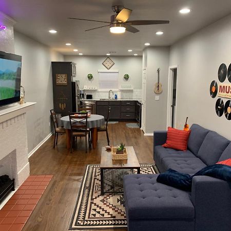 Rock & Roll House, Fiber Internet, Roku Tv, Washer & Dryer, By Dt Chickasha & Leg Lamp! 外观 照片