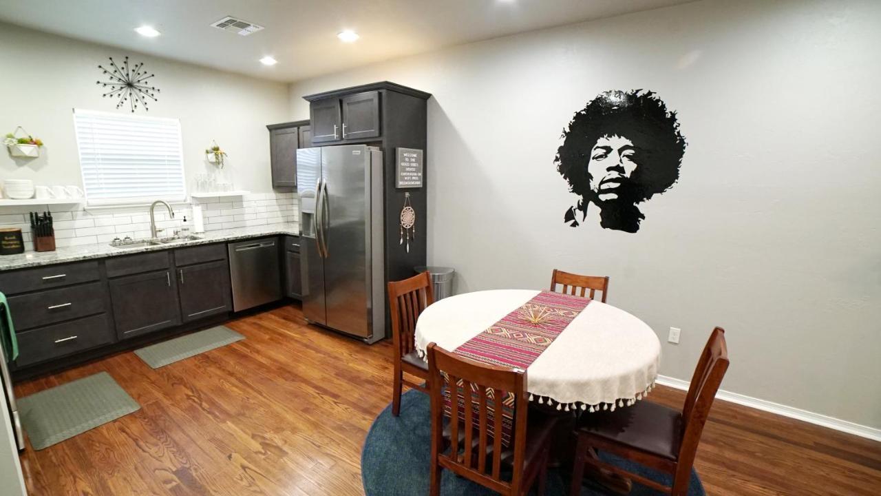 Rock & Roll House, Fiber Internet, Roku Tv, Washer & Dryer, By Dt Chickasha & Leg Lamp! 外观 照片