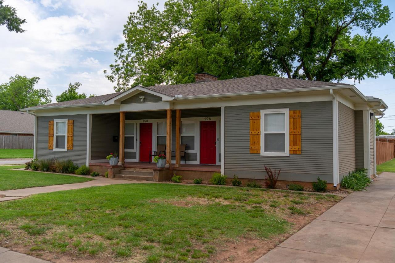 Rock & Roll House, Fiber Internet, Roku Tv, Washer & Dryer, By Dt Chickasha & Leg Lamp! 外观 照片