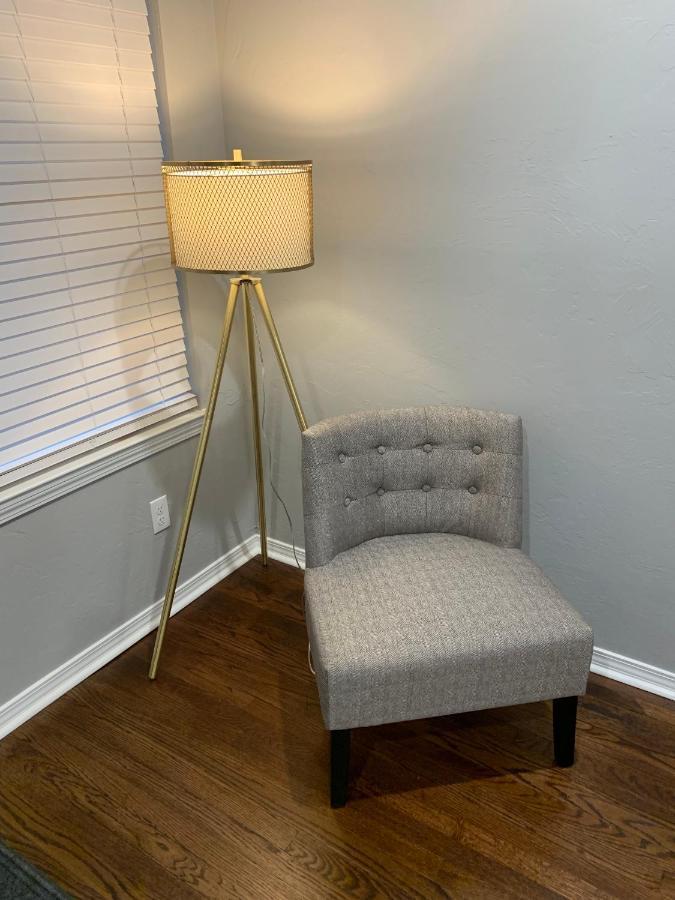 Rock & Roll House, Fiber Internet, Roku Tv, Washer & Dryer, By Dt Chickasha & Leg Lamp! 外观 照片