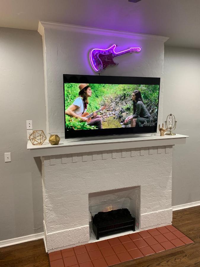 Rock & Roll House, Fiber Internet, Roku Tv, Washer & Dryer, By Dt Chickasha & Leg Lamp! 外观 照片