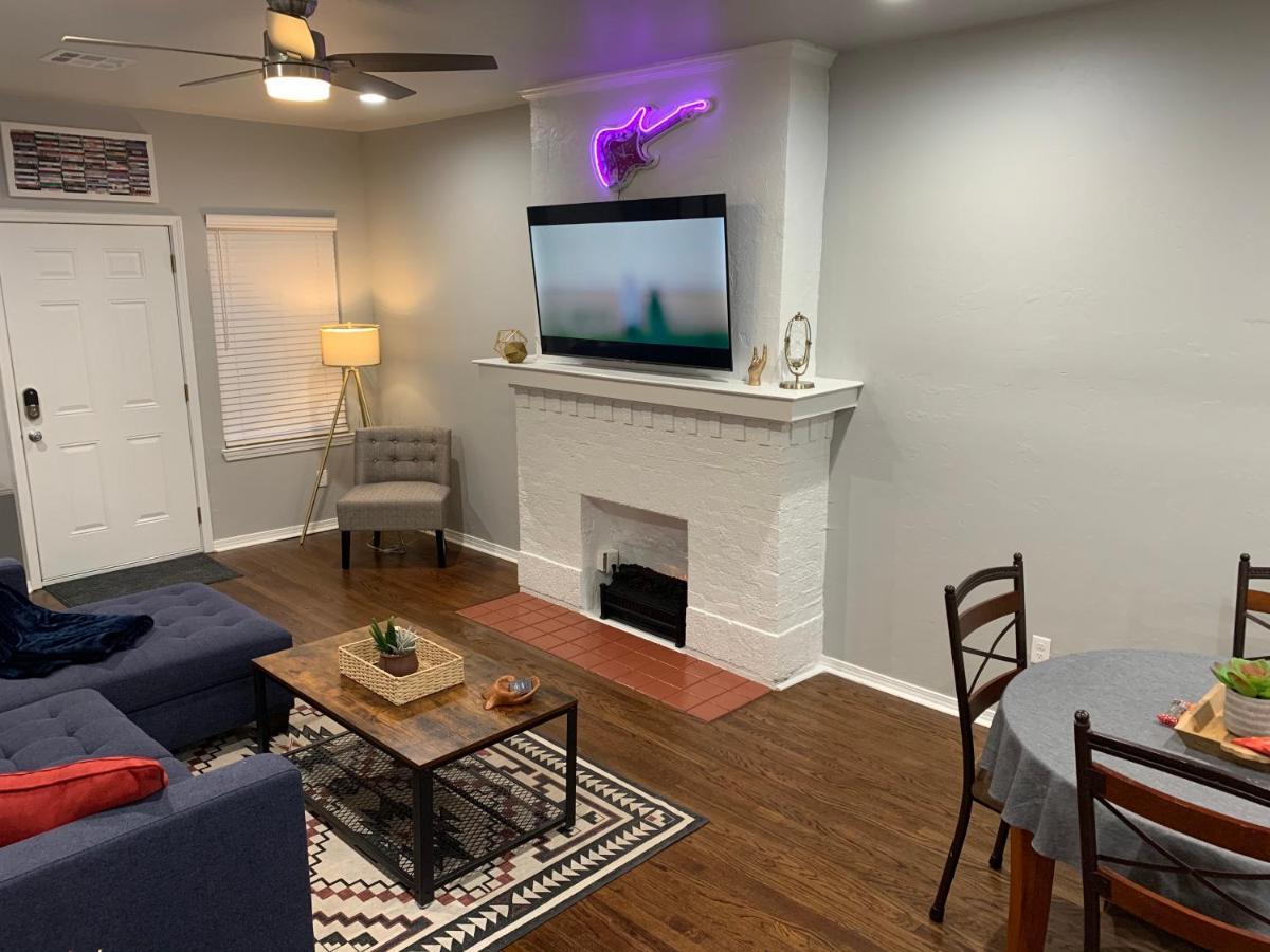 Rock & Roll House, Fiber Internet, Roku Tv, Washer & Dryer, By Dt Chickasha & Leg Lamp! 外观 照片