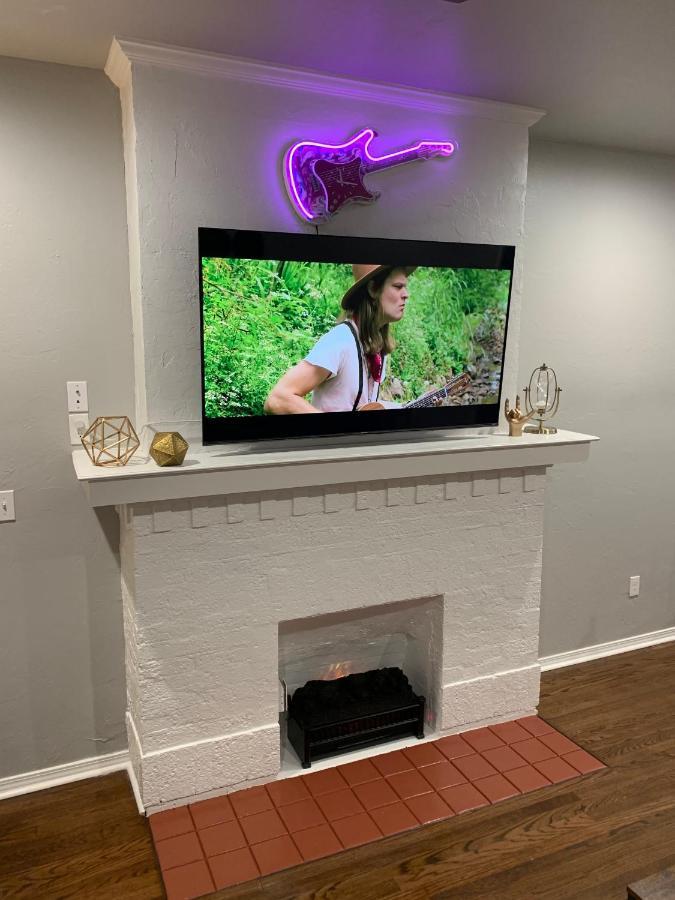 Rock & Roll House, Fiber Internet, Roku Tv, Washer & Dryer, By Dt Chickasha & Leg Lamp! 外观 照片